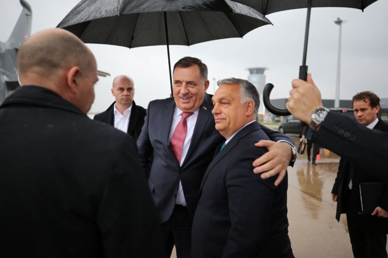 NZZ: Šta se krije iza "ljubavi" Dodika i Orbana? - slika 1
